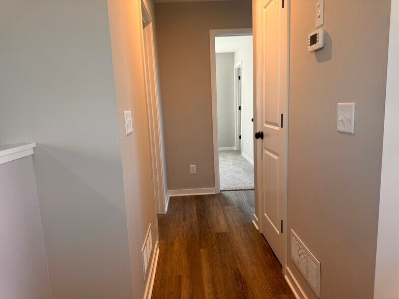 Building Photo - 907 Misty Meadow Blvd