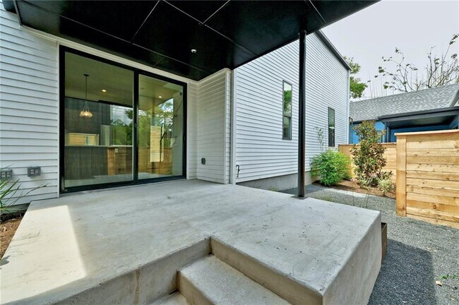 Building Photo - 3302 Denver Ave