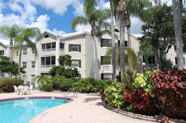 Building Photo - 2890 N Oakland Forest Dr