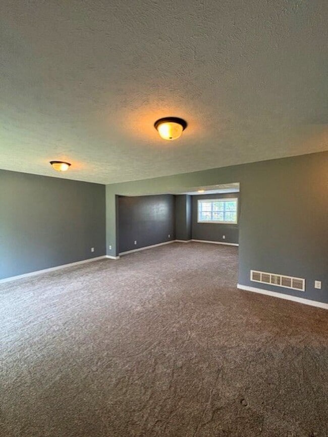 Building Photo - 3780 Timberlake Ct SE