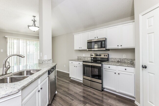 Building Photo - 705 Bridle Trail