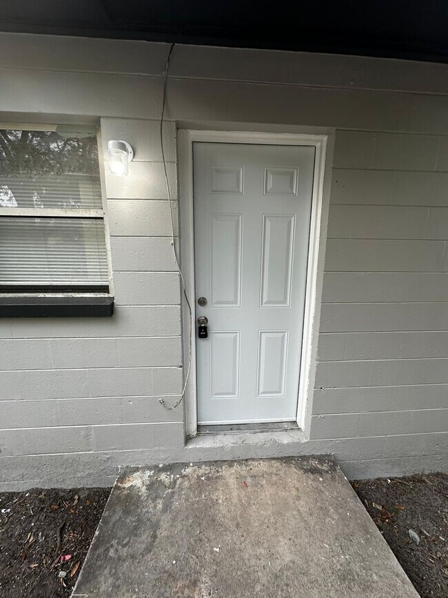 Primary Photo - 10011 N 14th St
