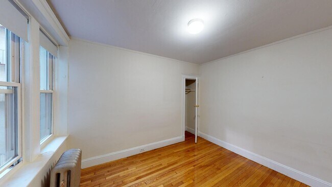 Building Photo - 9/1 No Fee! Split-style 2BR near Kenmore, BU, Northeastern, Longwood!