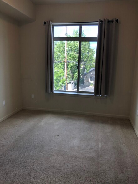 Building Photo - 1300 Market St