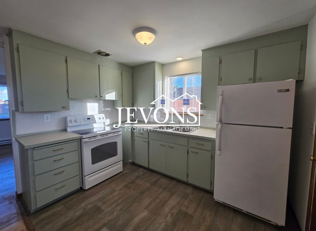 Building Photo - $250 Off First Month's Rent! Easy access to Nob Hill Blvd, 16th Ave, and Summitview Ave for commu...