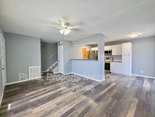 Building Photo - 5808 Wellington Dr