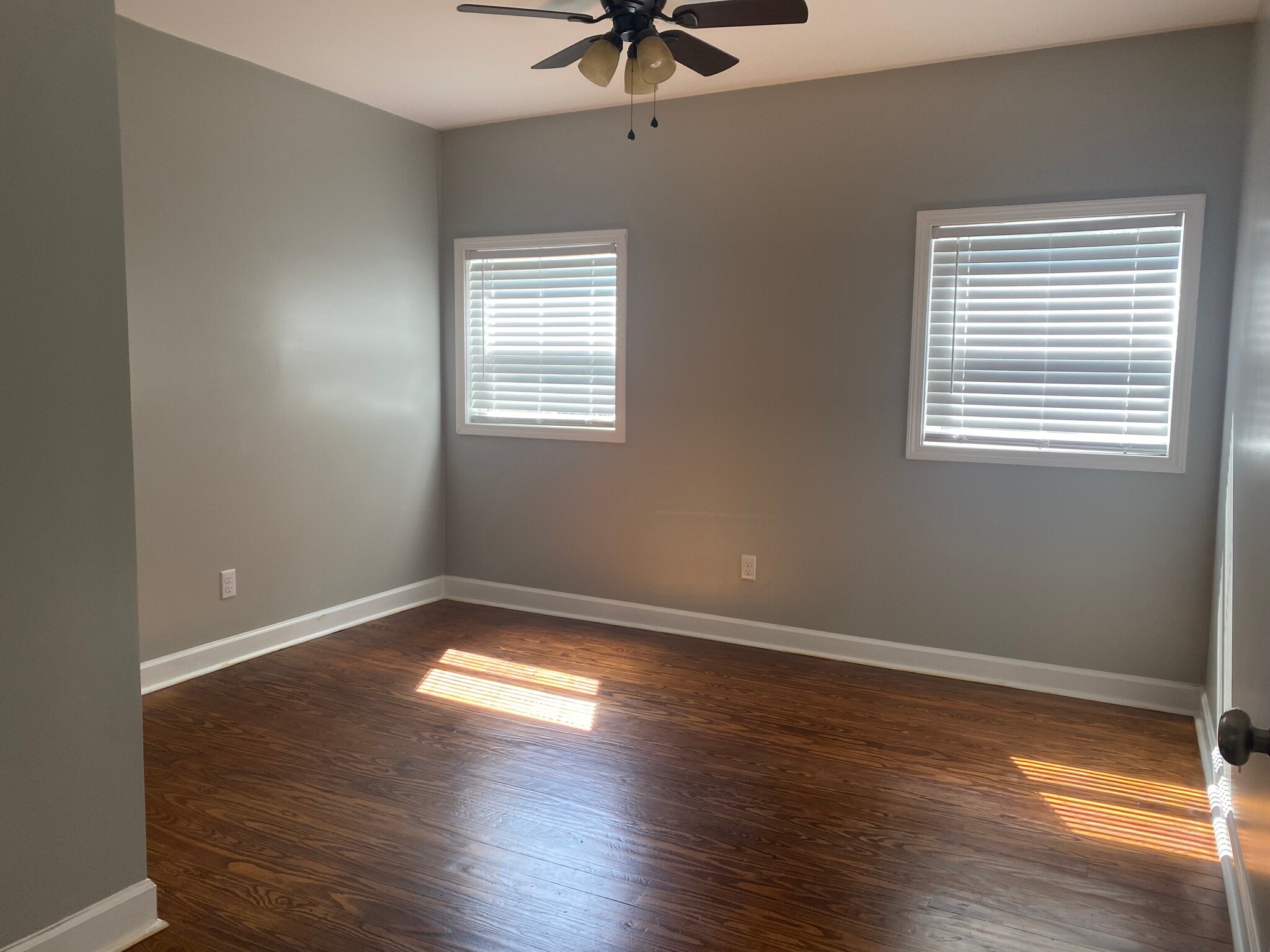 Bedroom - 1310 N Clark St