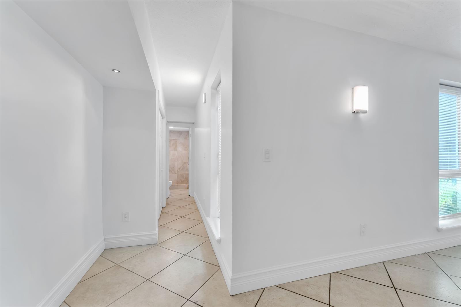 Building Photo - 150 SW 10th St