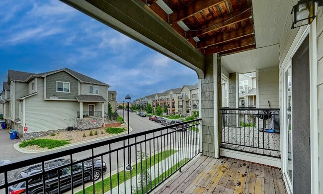 Building Photo - Charming town-home style condo Coming June 2026!