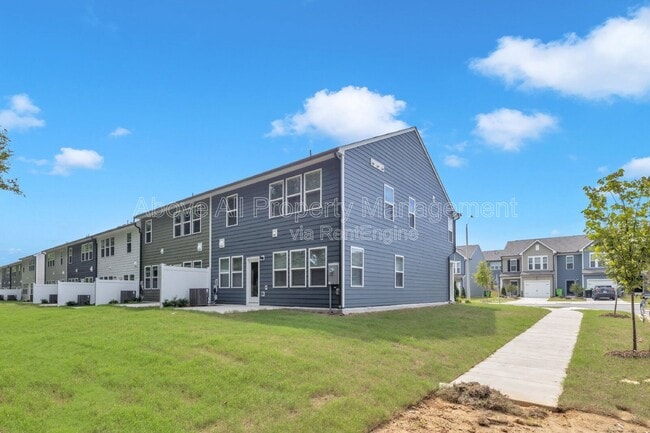 Building Photo - 840 McKenzie Pk Ter