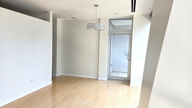 Building Photo - 510 W Erie St