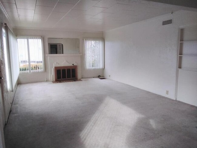 Building Photo - 1368 SE Overlook Ave