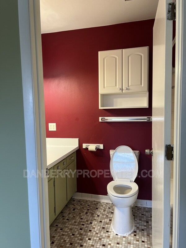 Building Photo - 3217 Glanzman Rd