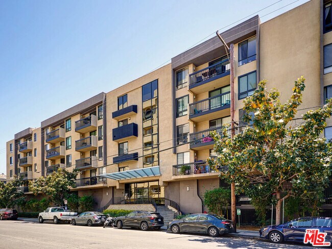 Building Photo - 7320 Hawthorn Ave