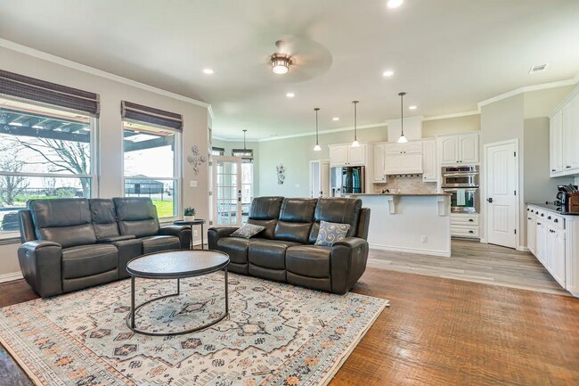 Building Photo - 2045 Weston Rd