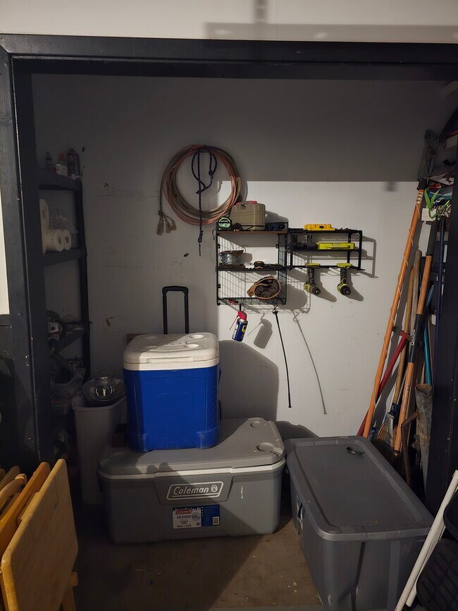 Building Photo - 1004 W Yucca Ave