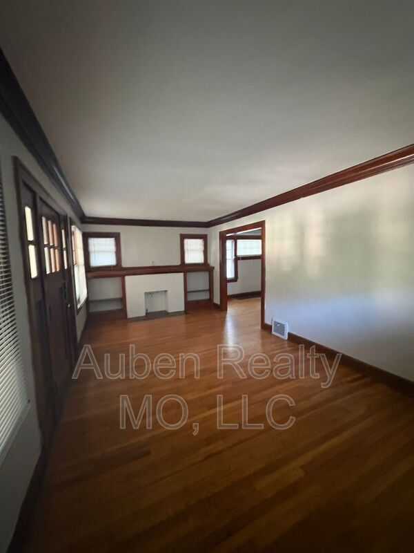 Building Photo - 5424 Charlotte St