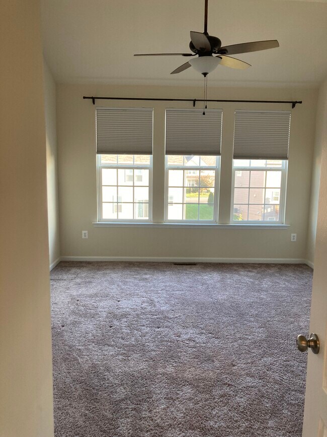 Cozy Master Suite - 8 Lamplighter Ln