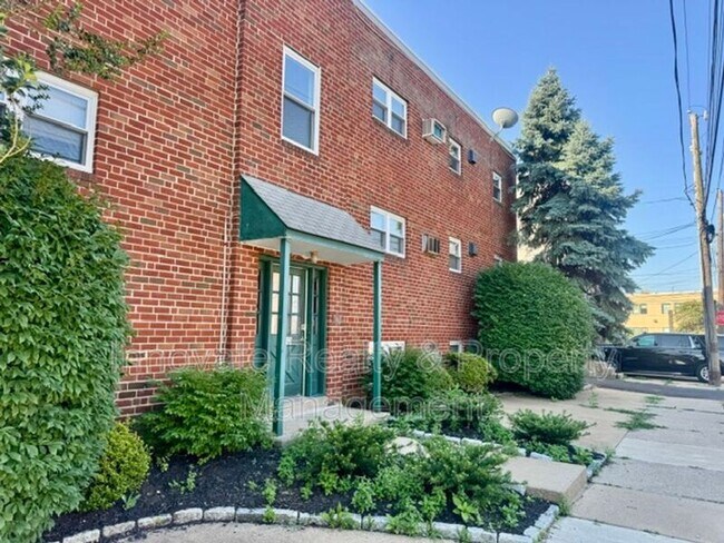 Building Photo - 9513 Hoff St
