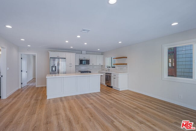 Building Photo - 1125 Manhattan Ave