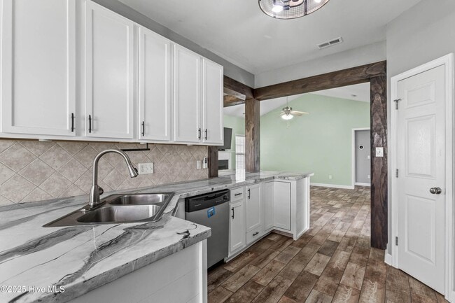 Building Photo - 116 Moonstone Ct