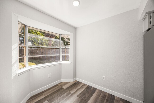 Building Photo - 19411 Long Lake Dr