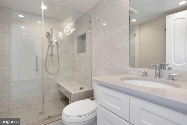 Building Photo - 1101 S Arlington Ridge Rd