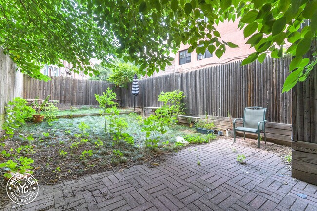 Building Photo - 474 Grand Ave