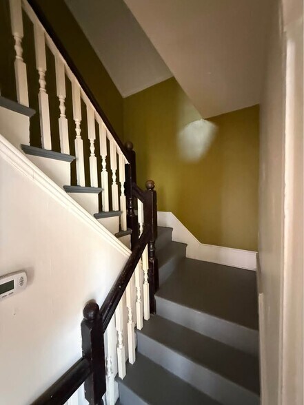 Building Photo - 8 Hurlbut St