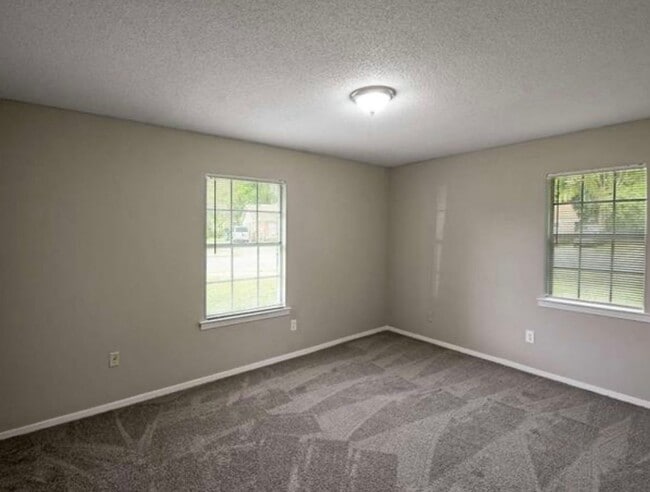 Building Photo - Duplex