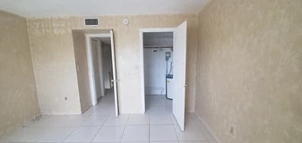 Building Photo - 465 Swallow Dr