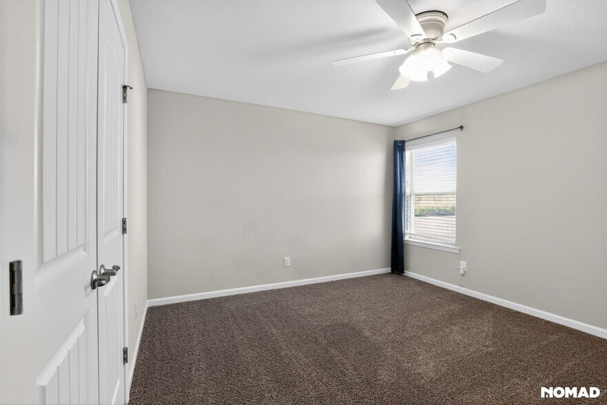 Building Photo - 3274 E Blue Heron Dr