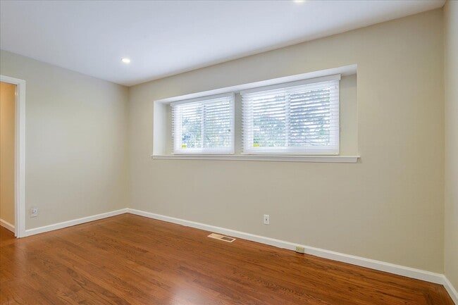 Building Photo - Gorgeous ADU Apartment | Washer/Dryer | Private Entrance