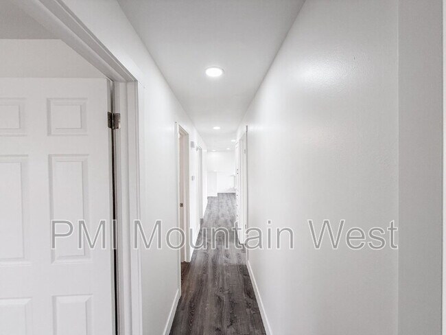 Building Photo - 1011 Claremont Dr