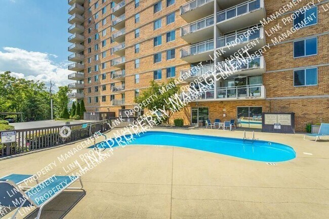 Building Photo - 1131 Stringers Ridge Rd