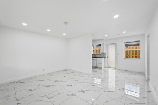 Building Photo - 2308 NW 3rd Ave