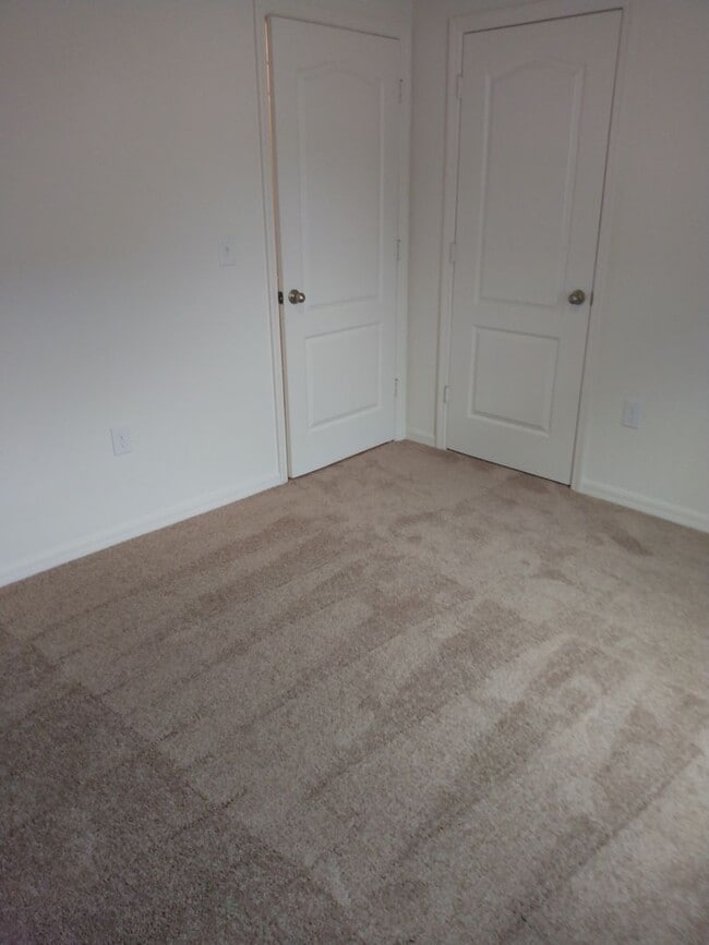 Building Photo - Newer 3 Bedroom 2 Bathroom Villa Home Silver Ridge