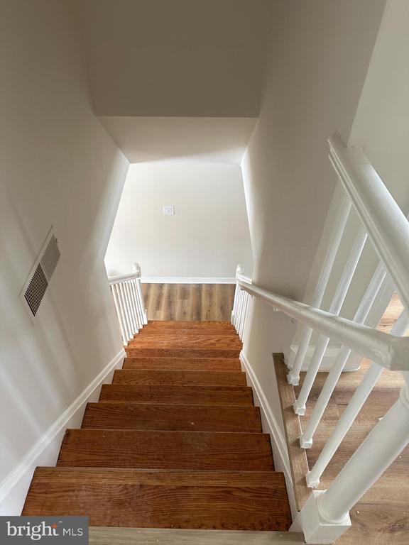 Building Photo - 4304 Roberton Ave