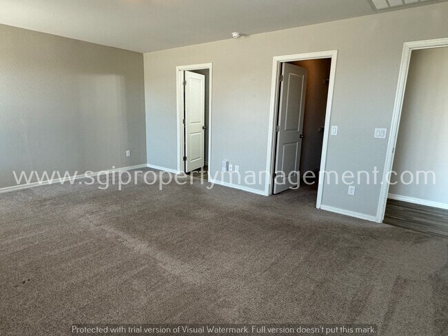 Building Photo - 2038 E Julian Dr