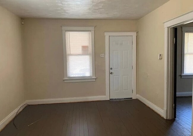 Building Photo - Lovely 2 Bedroom / 1 Bath for Rent - Section 8 Welcome