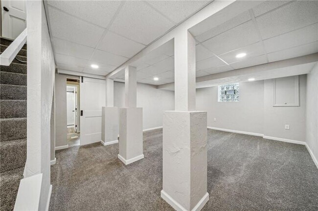 Building Photo - 3 bed/ 2 bath Single Family Home Manor, PA 15665