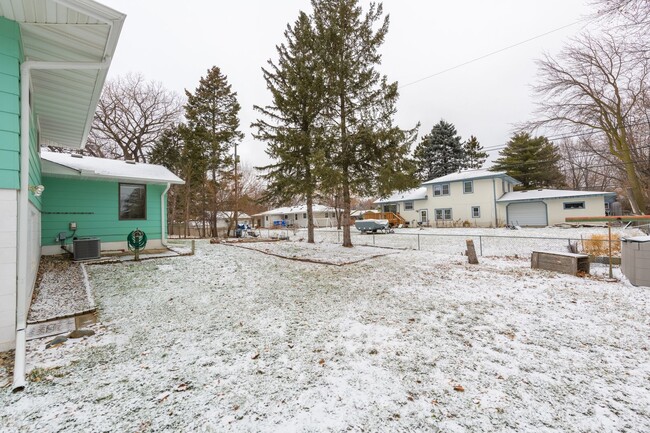 Building Photo - Great Roseville Home, Moundsview Schools, ...