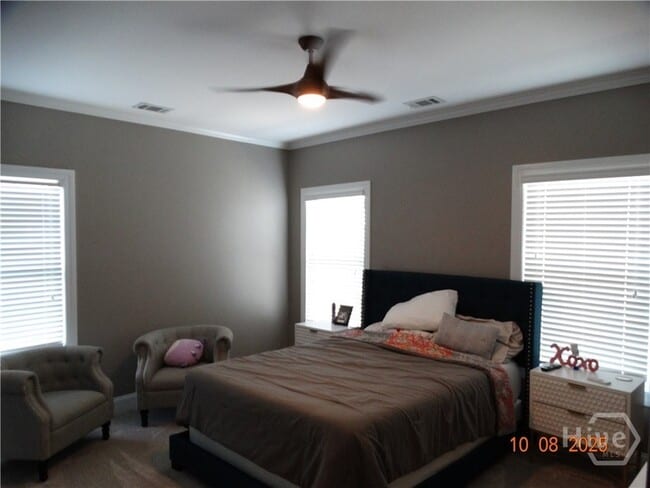 Building Photo - 323 Lakeview Dr