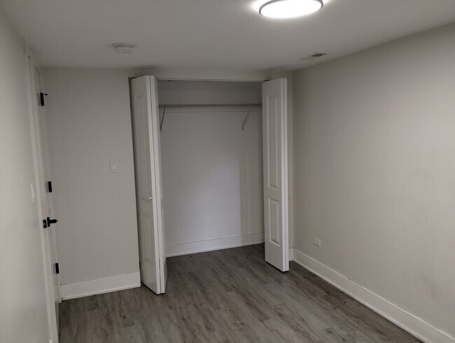 Building Photo - 3261 W Fulton Blvd