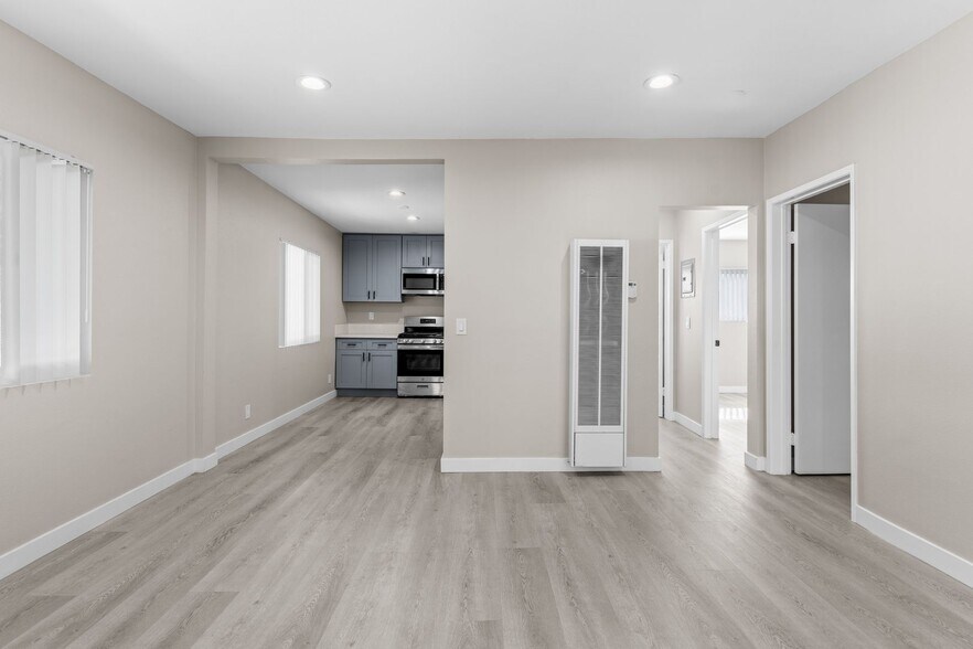 Building Photo - 113 S Lillie Ave