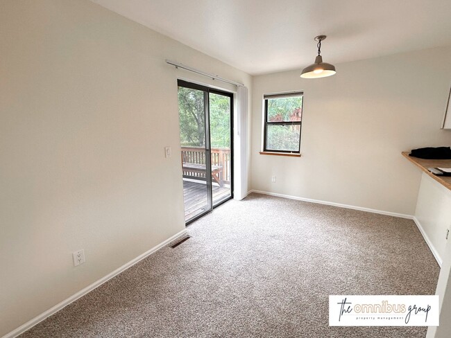 Building Photo - 4BD/2BA Fall Pre-Lease in Quiet Neighborhood!