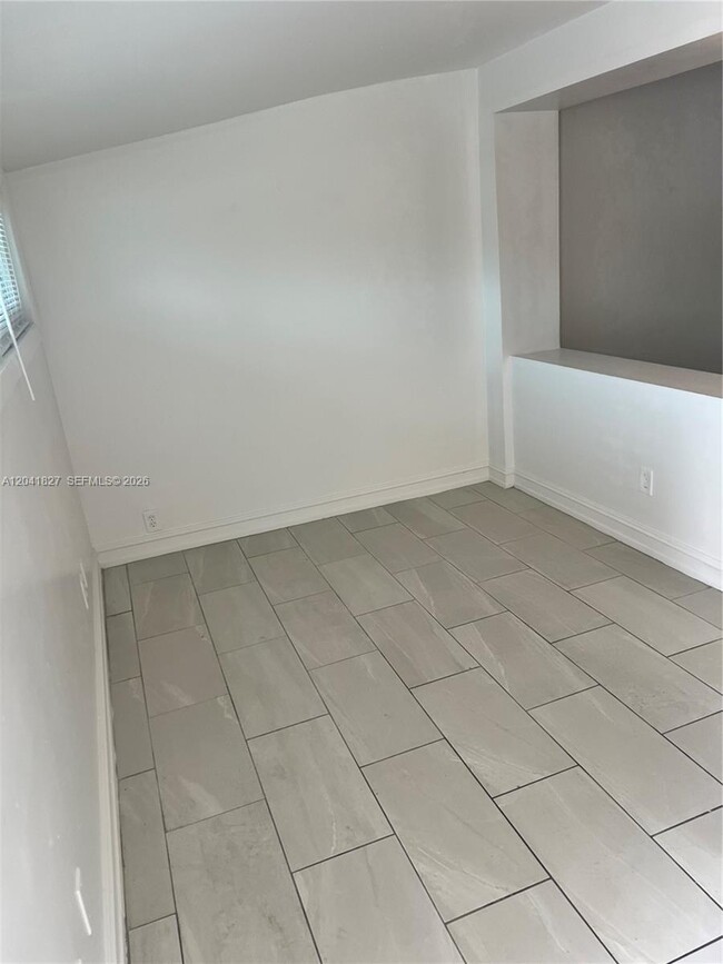 Building Photo - 2300 SW 44th St
