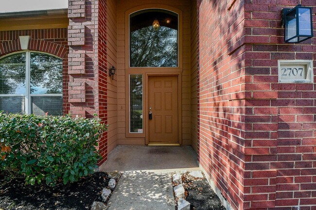 Building Photo - 2707 Silk Tree Ln