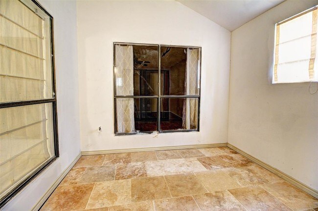 Building Photo - 6615 Briar Terrace Dr