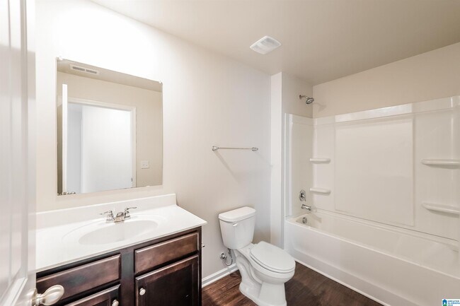Building Photo - 682 Johnnys Cv